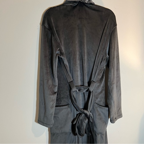 Natori Men's Kasem Tiger-Print Shawl-Collar Velour Robe - Picture 5 of 6